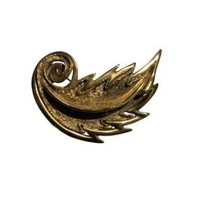 Vintage Tortolani Brooch‎ Gold Tone Leaf Signed